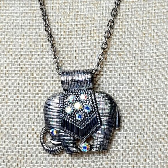 CRYSTAL EMBELLISHED ELEPHANT Pendant Necklace Aurora Borealis - Picture 1 of 8